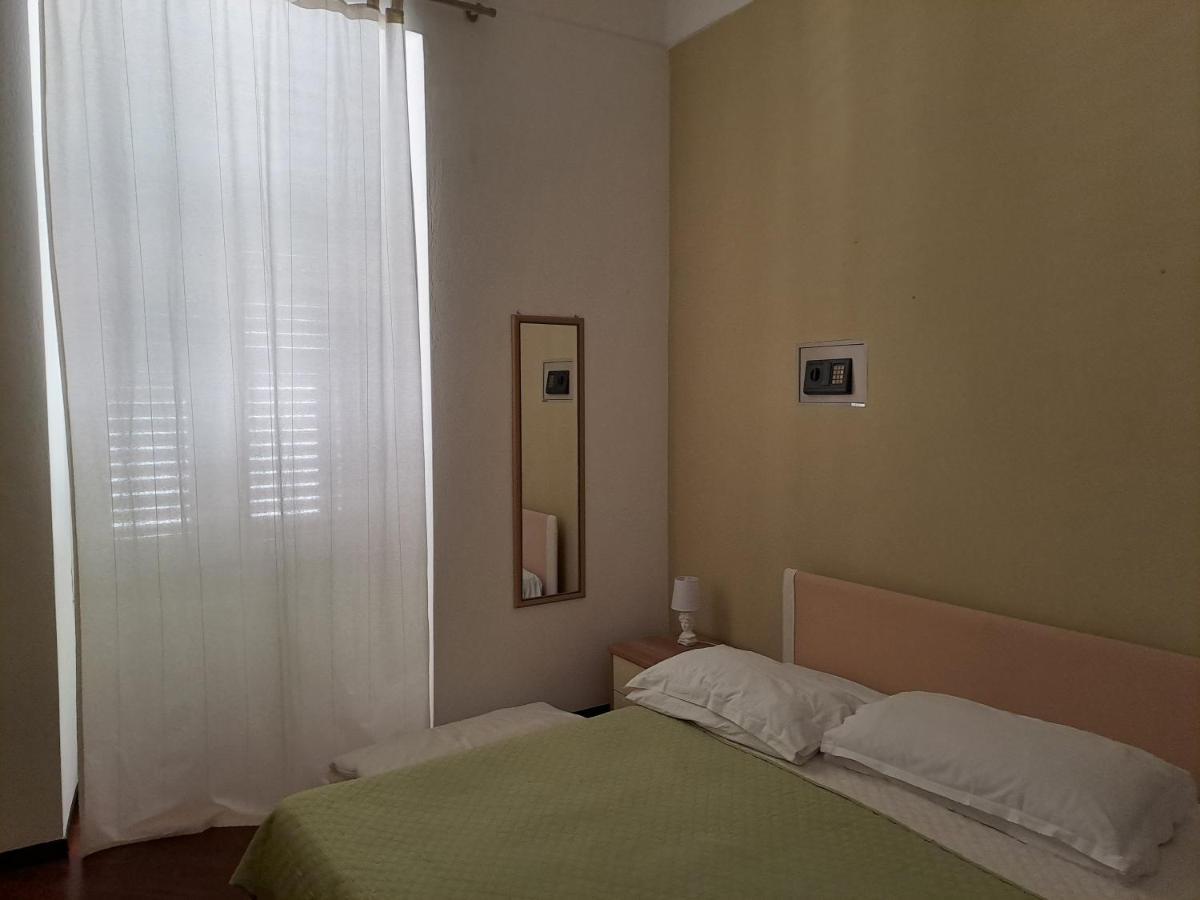 Larysa Apartment Sanremo Bagian luar foto